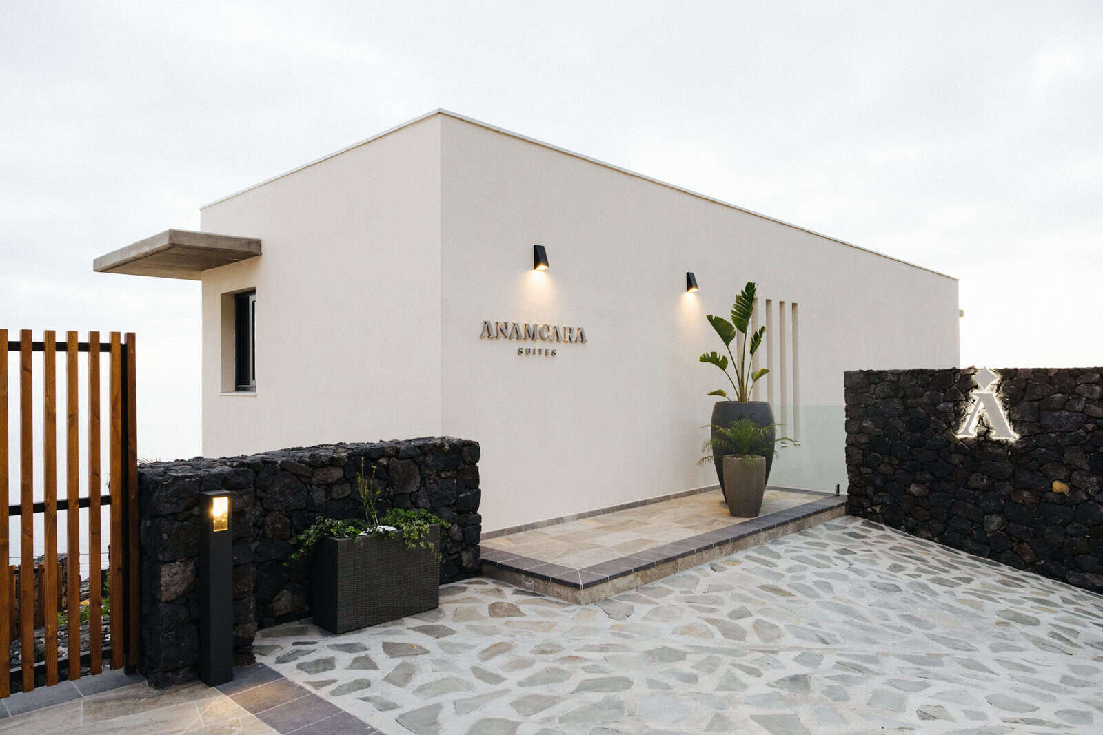 Entrada al hotel boutique Anamcara Suites en La Palma Islas Canarias 